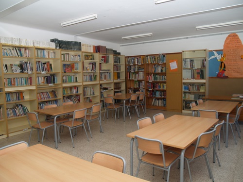 La biblioteca de l'escola pública Vila-romà.