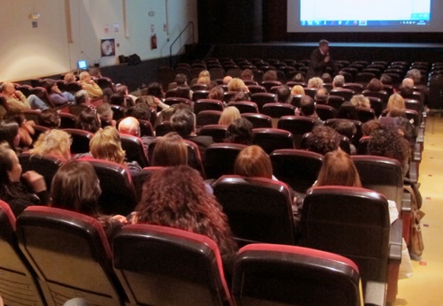 Platea de La Gorga, ahir durant la xerrada de Xavier Guix.