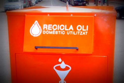 Contenidor de recollida selectiva d'oli domèstic.