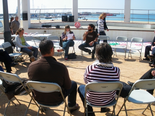 L'acte que la PAH i Acampada Palamós van fer ahir al passeig del Mar.