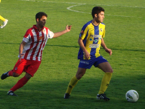 Sergi Romero en una acció del partit enfront el Vilassar. Foto: Sergi Cortés.