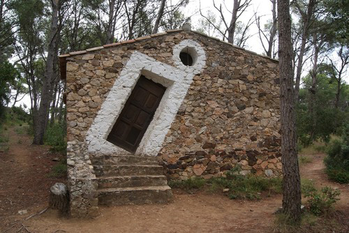La proposta inclou també tancar l'entrada a la barraca d'en Dalí.
