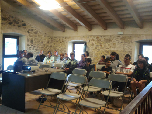 Reunió veïnal, ahir al vespre al Mas Guàrdies.
