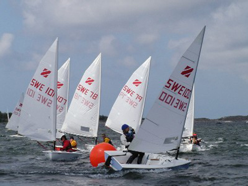 Regatistes en plena competició, avui a Palamós. (www.anchormarine.com)