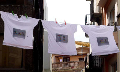 Les samarretes al carrer, un dels emblemes de la campanya de participació ciutadana a Palamós.