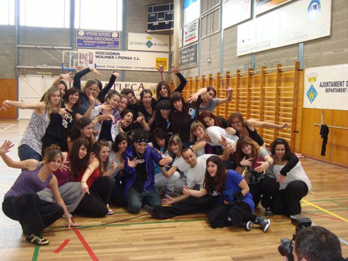 L'Escola de Dansa Georgina Ors participa en l'activitat solidària d'avui. 