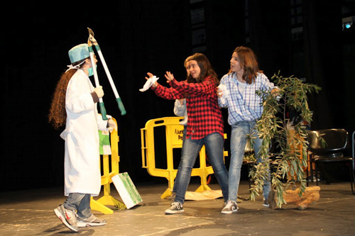 La Mostra de Teatre Juvenil ha fet pujar a l'escenari més de 170 joves de Palamós.