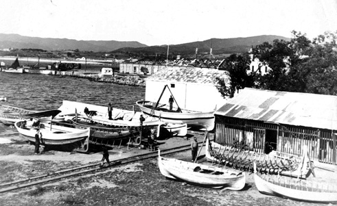Antigues drassanes a Palamós, en una imatge d'època.