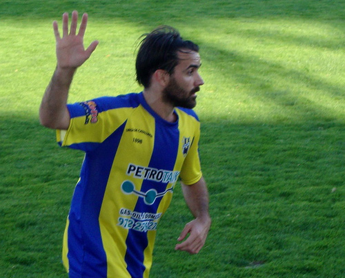 Javi Revert ha marcat els dos gols del Palamós CF. (Foto: Sergi Cortés).