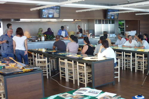 Imatge d'arxiu d'una sessió del Taller dedicada a la cuina de Gàmbia.