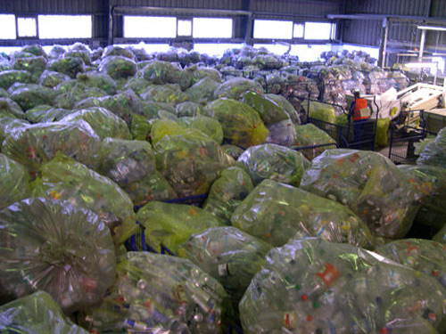 Planta de reciclatge d'envasos no retornables.