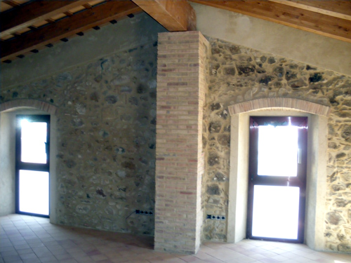 Interior del remodelat edifici del Mas Guàrdies.