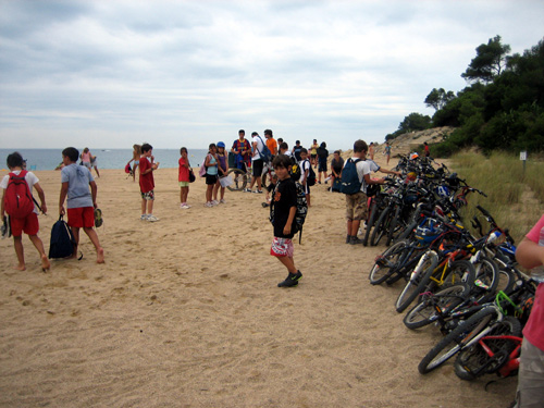 El casal proposa activitats de lleure per a mainada de 3 a 12 anys.