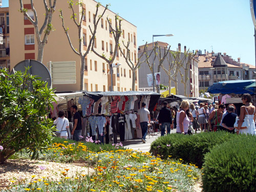 El mercat setmanal es posa des de fa 22 anys a l'avinguda de Catalunya.