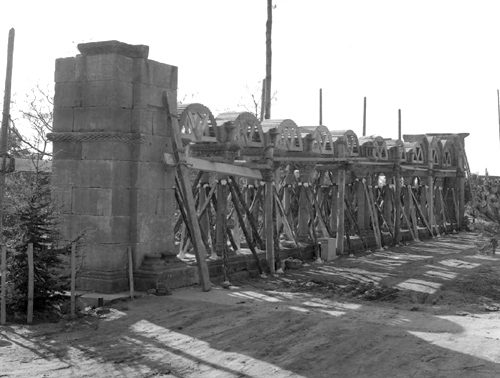 El claustre es va muntar al Mas Brugarol a finals dels anys 50. (Foto: Arxiu Municipal)