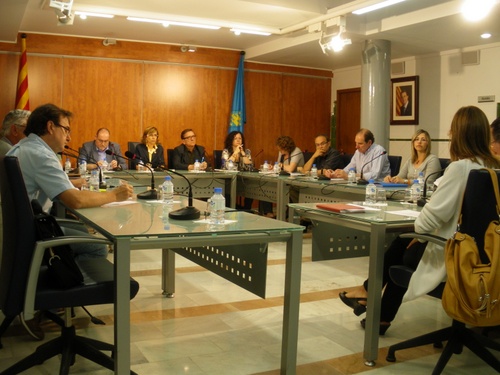 La suspensió temporal del registre de parelles es va decidir en el darrer Ple municipal.