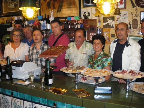 Els membres de l'Associació de Tavernes, aquest matí a Can Moni.