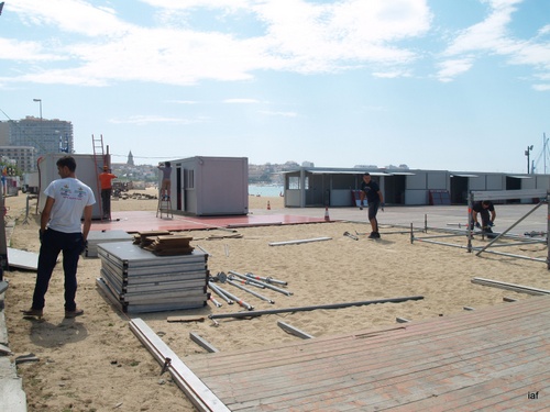 Muntatge del recinte de barraques, en una foto d'arxiu.