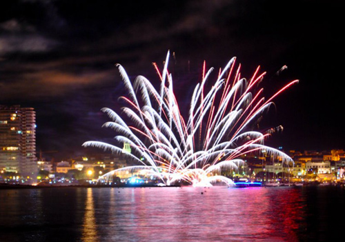 Focs artificials, ahir a la nit a Palamós. (Foto: Àngel Hormigo, 35 mm-group). 