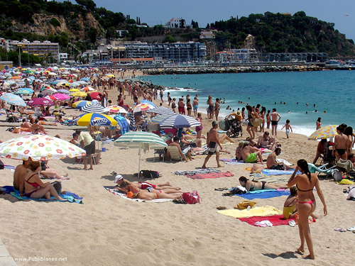 La platja Gran de Palamós en plena temporada turística.