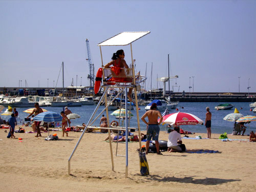 Servei de socorrisme de Creu Roja, a la platja Gran de Palamós.
