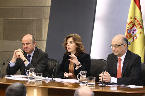 Els ministres De Guindos, Sáenz de Santamaría i Montoro, informen dels acords del Consell de Ministres.