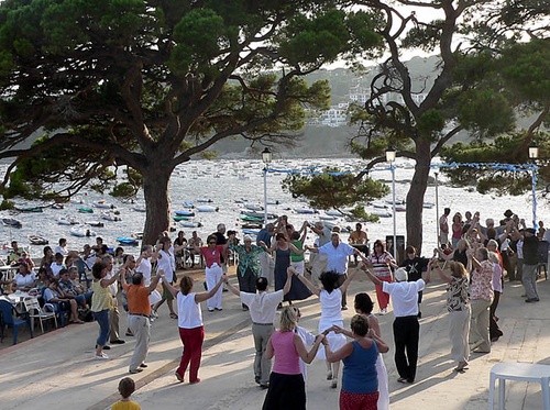 Sardanes a Calella de Palafrugell, tots els dilluns.