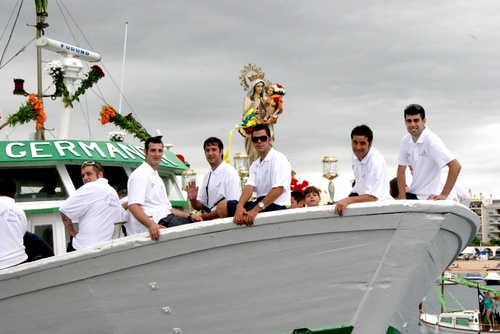 La processó marítima de l'any passat. (Foto: Confraria de Pescadors de Palamós).