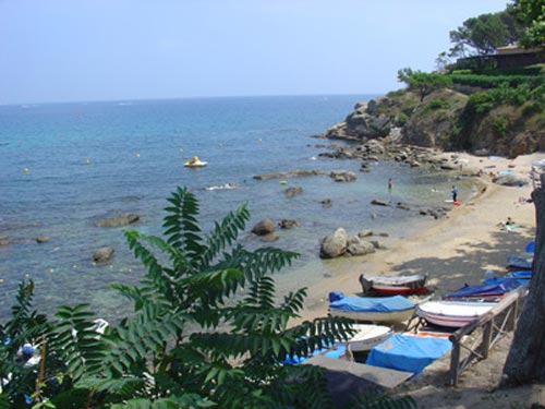 La cala de Sa Tamardia, a tocar de la platja de La Fosca.