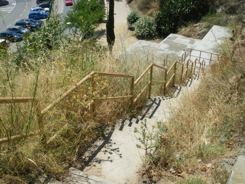 Les escales que comuniquen el Pedró amb el vial del Port.