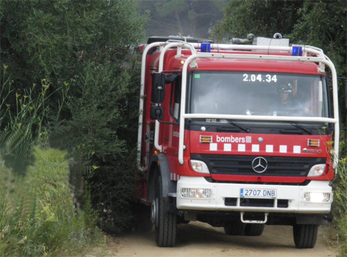 Una dotació de bombers en un incendi, fa uns dies a Vila-romà.
