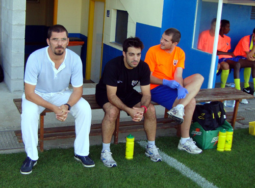 Edu Urdiales a la banqueta de Palamós en un dels partits d'aquesta pretemporada.