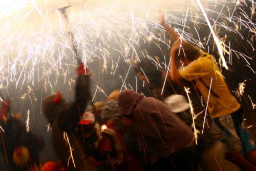 Sant Feliu es prepara per al correfoc de la seva festa major.