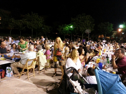 Sopar multitudinari a Sant Joan