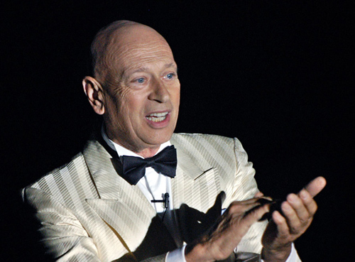 L'il·lusionista Xevi actua en el festival de Màgia, al Firal de Sant Antoni.