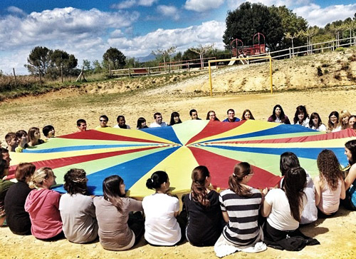 Taller de paracaigudes de l'Escola l'Empordà.
