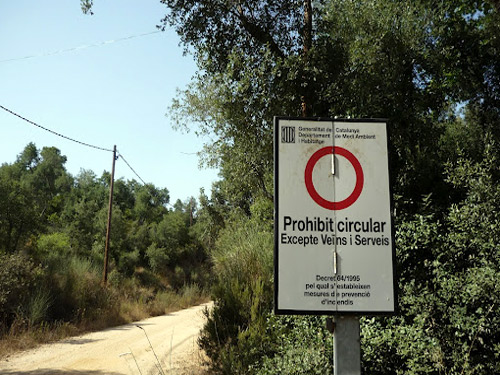 Accés al massis de les Gavarres. (Foto: eltempsblogspot.com).
