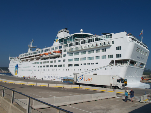 El creuer Island Escape ha fet escala avui al port de Palamós.