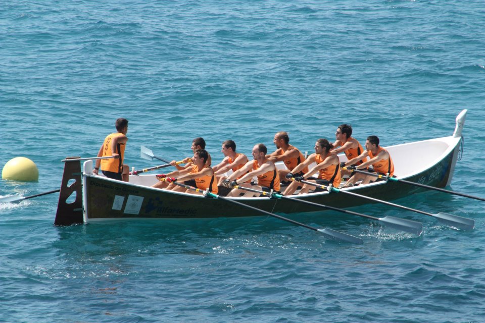 La tripulació sènior masculina, en la regata de Lloret.
