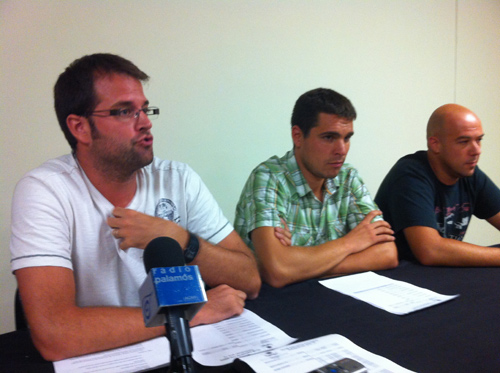 Alguns dels membres de la gestora del CE Palamós, en la reunió d'ahir.