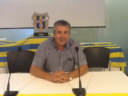 El president del Palamós CF, Miquel Aguilar, durant l'assemblea de socis. (Foto: Laura Avilés).