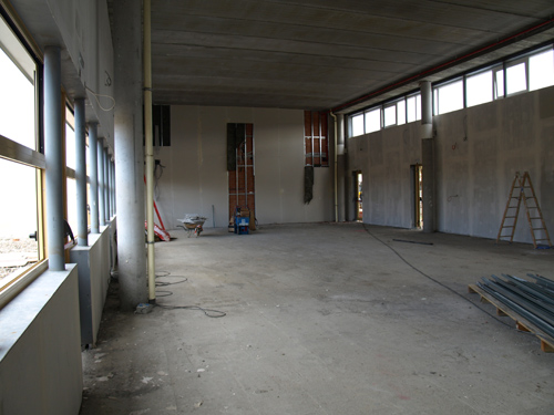 La nova escola Vila-romà de Palamós, encara a mig acabar.