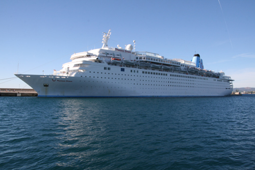 El Thomson Dream, aquest matí al moll comercial del port.