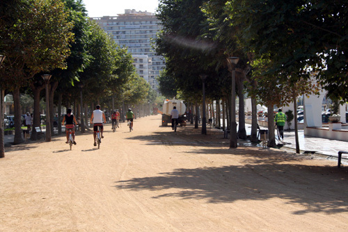 La zona central del passeig del Mar, afectada també pel problema de la pols.
