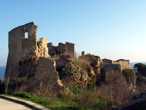 Les restes del castell de Sant Esteve de Mar.