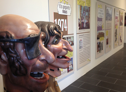 Imatge de l'exposició dels 125 anys de cultura gegantera, a la biblioteca.