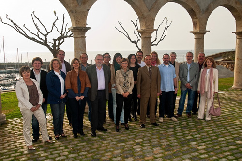 Marc Ferriol, a la dreta amb camisa blau cel, en la foto de la candidatura del PSC.