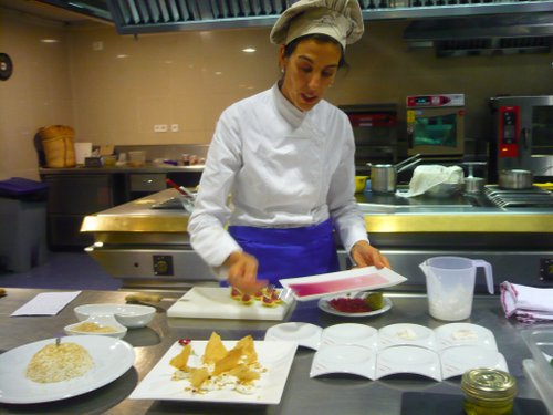 Lola Puig en plena feina a l'Aula Gastronòmica.