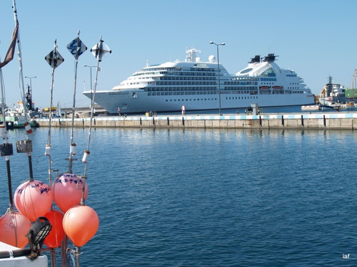 Un creuer al port de Palamós, en una imatge d'arxiu.