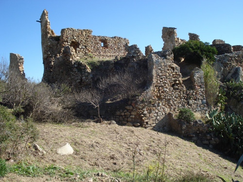 El castell de Sant Esteve de Mar, damunt La Fosca.